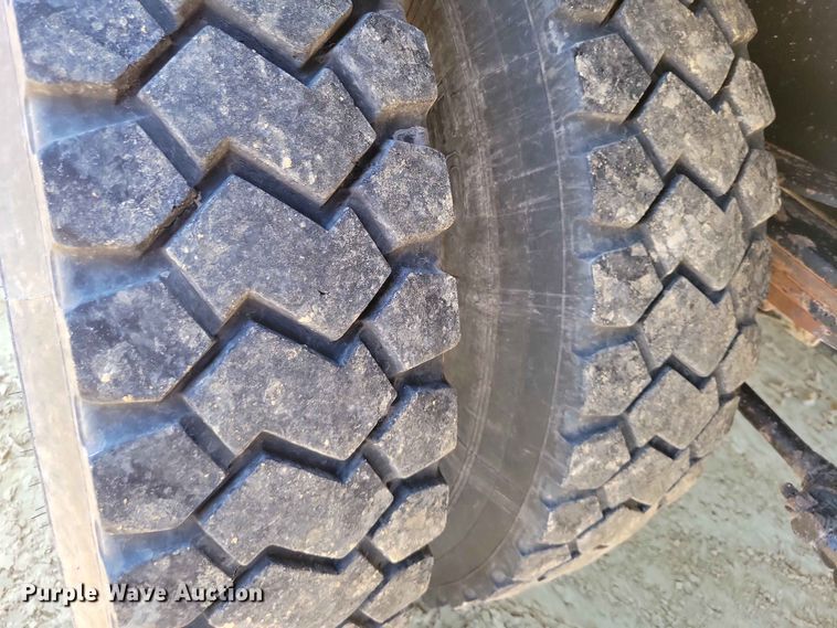 image for item FU0035 2005 Sterling L7500 dump truck