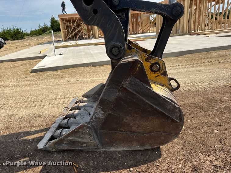image for item HI9386 2014 John Deere 210G LC excavator