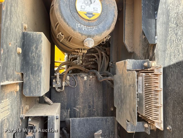 image for item HI9386 2014 John Deere 210G LC excavator