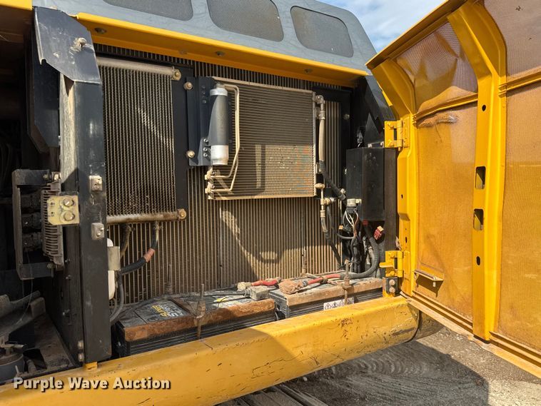 image for item HI9386 2014 John Deere 210G LC excavator