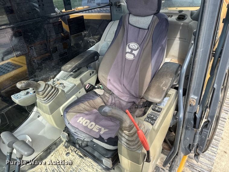 image for item HI9386 2014 John Deere 210G LC excavator
