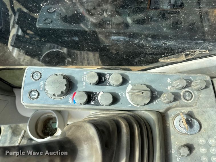 image for item HI9386 2014 John Deere 210G LC excavator