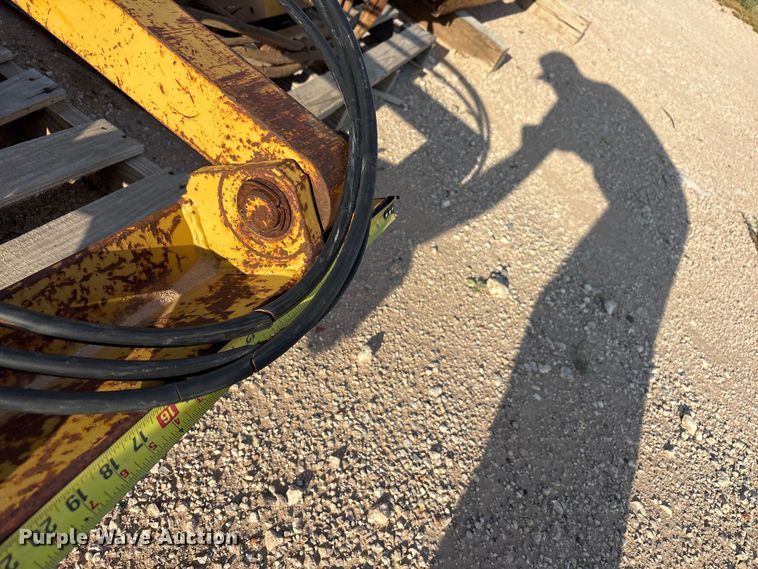 image for item JM9515 Midwestern M10C pipe layer attachment
