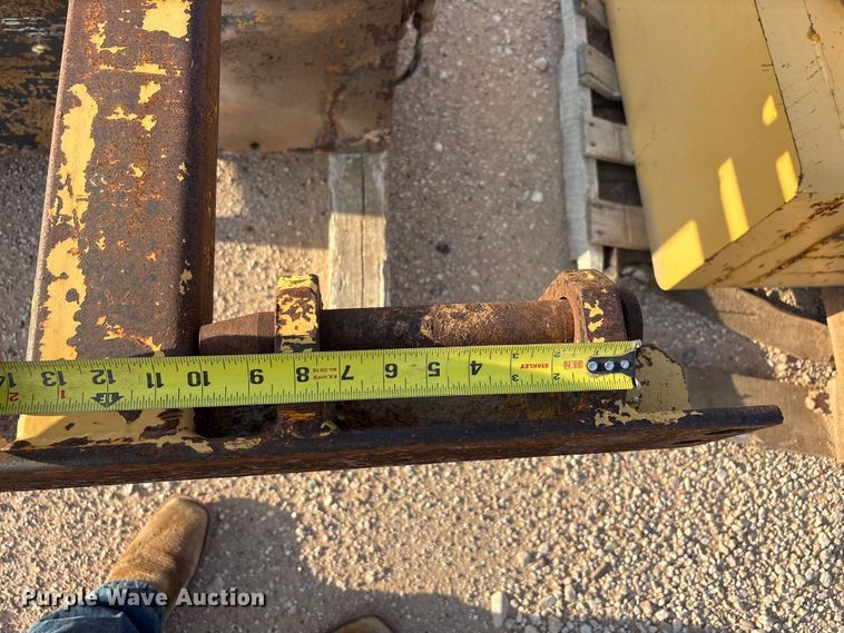 image for item JM9516 Midwestern M206 pipe layer attachment