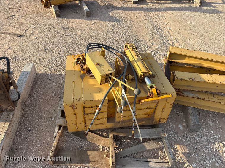 image for item JM9516 Midwestern M206 pipe layer attachment
