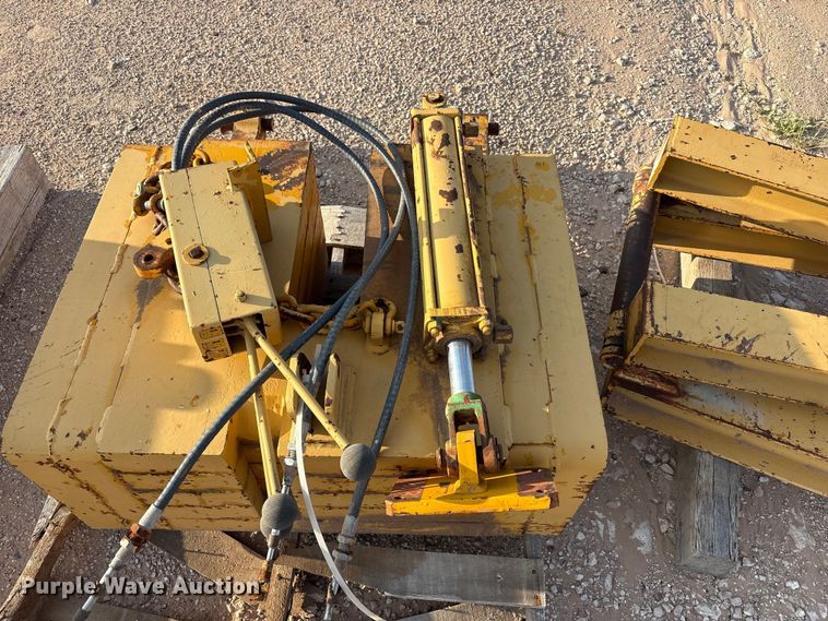image for item JM9516 Midwestern M206 pipe layer attachment