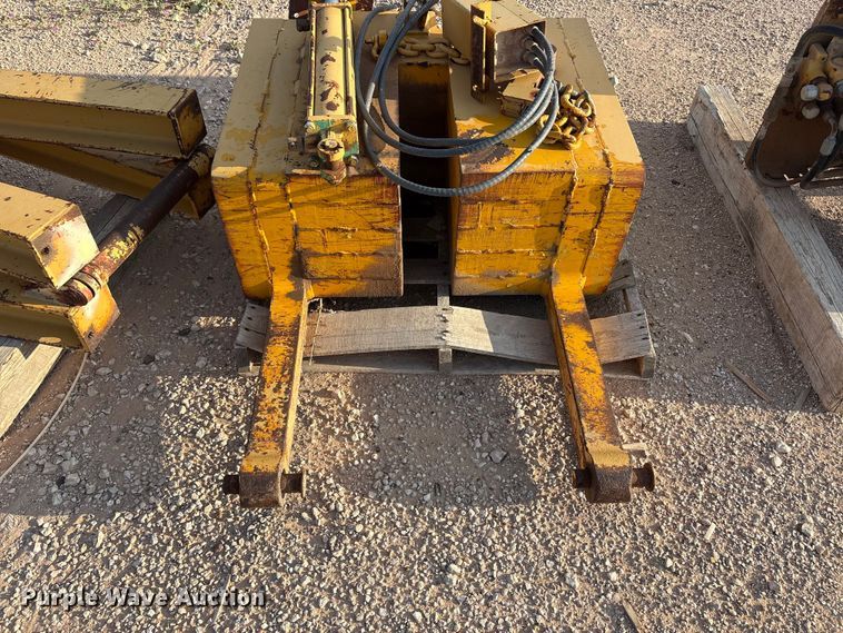 image for item JM9516 Midwestern M206 pipe layer attachment