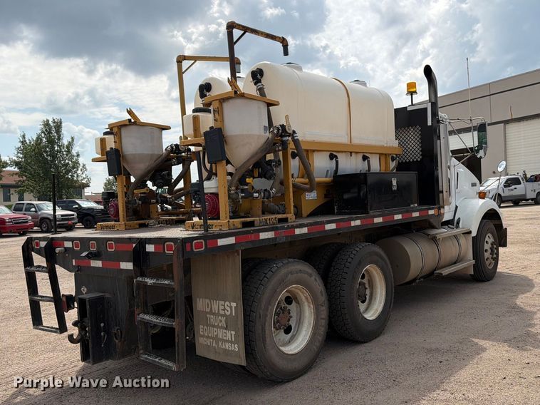 image for item MZ9716 2004 Kenworth T800 flatbed truck