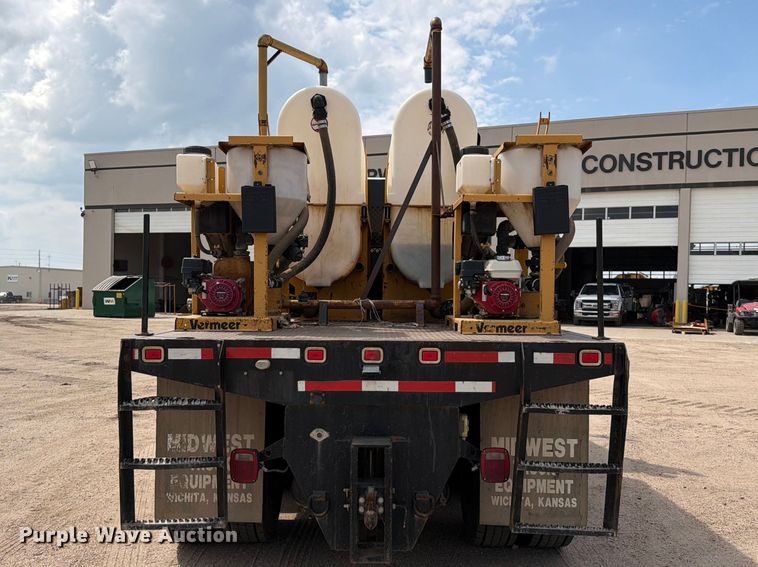 image for item MZ9716 2004 Kenworth T800 flatbed truck