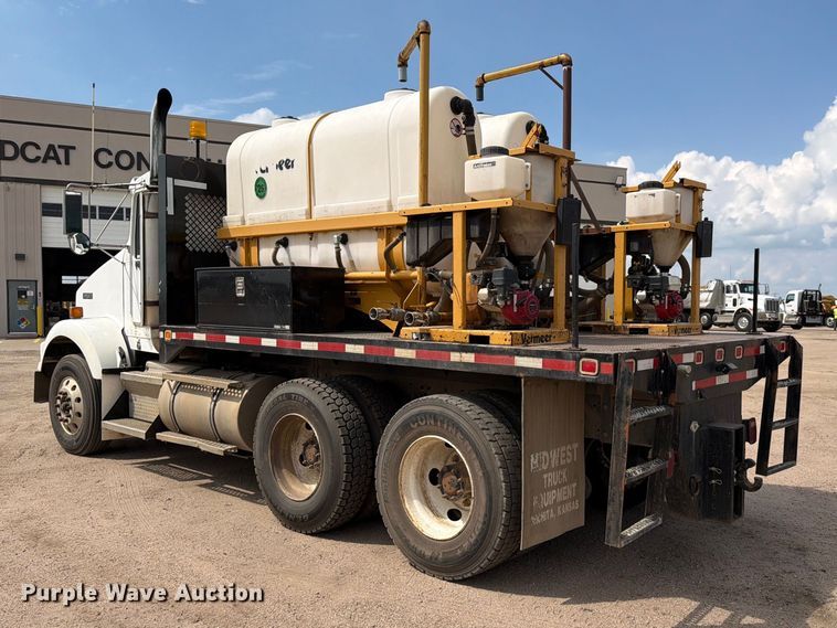image for item MZ9716 2004 Kenworth T800 flatbed truck