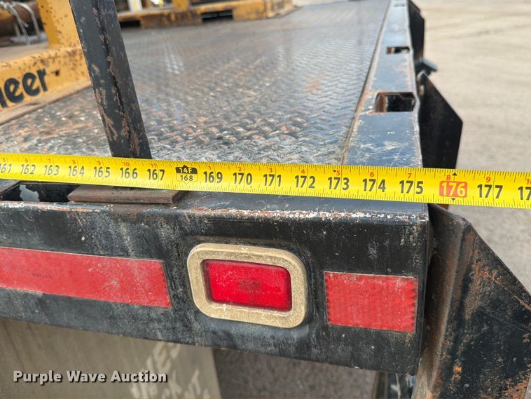 image for item MZ9716 2004 Kenworth T800 flatbed truck
