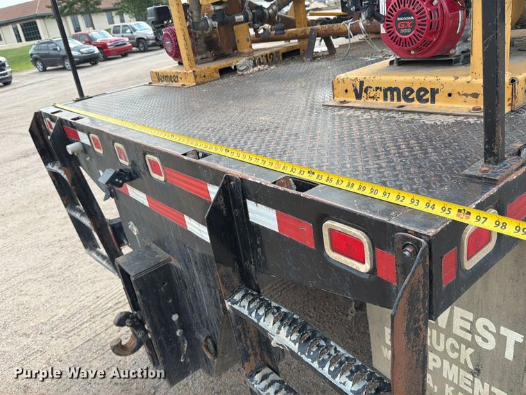 image for item MZ9716 2004 Kenworth T800 flatbed truck