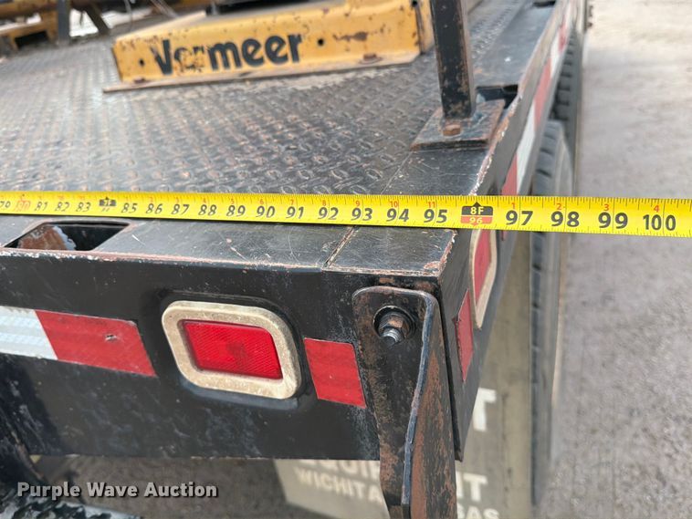 image for item MZ9716 2004 Kenworth T800 flatbed truck