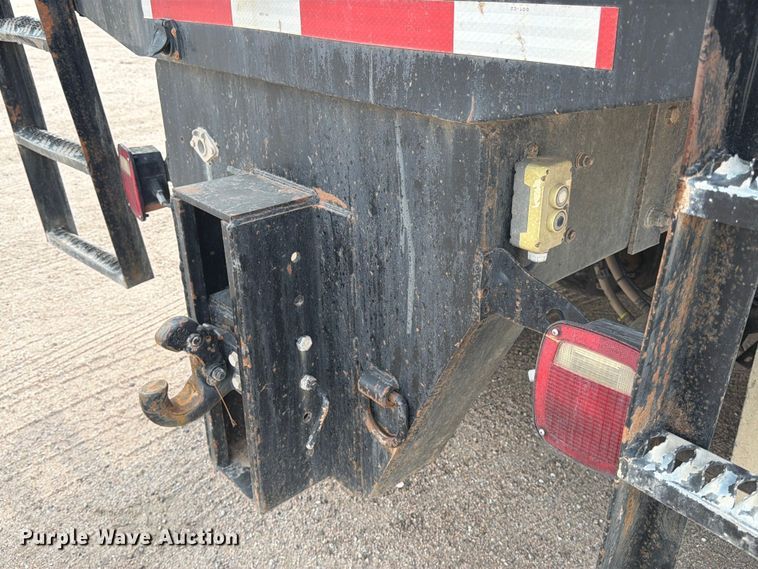 image for item MZ9716 2004 Kenworth T800 flatbed truck