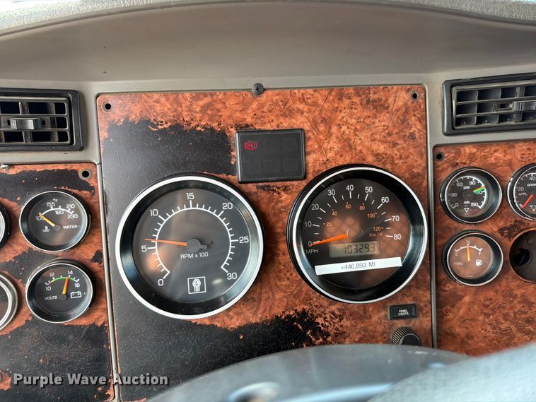 image for item MZ9716 2004 Kenworth T800 flatbed truck