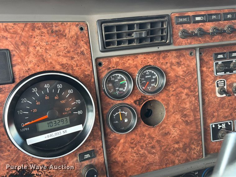 image for item MZ9716 2004 Kenworth T800 flatbed truck