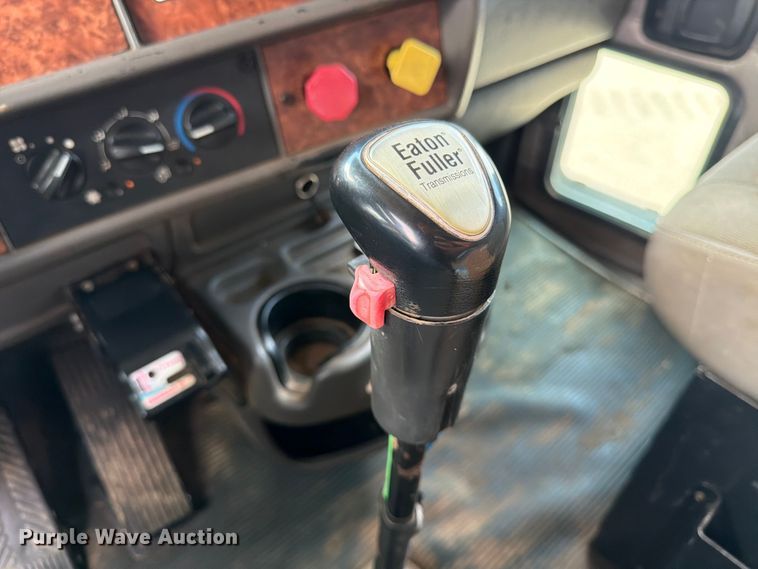image for item MZ9716 2004 Kenworth T800 flatbed truck
