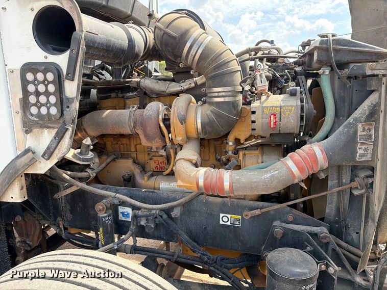 image for item MZ9716 2004 Kenworth T800 flatbed truck