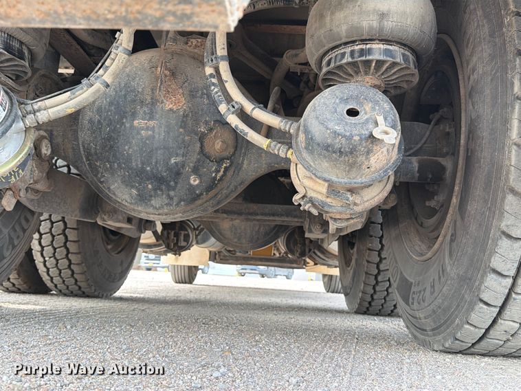image for item MZ9716 2004 Kenworth T800 flatbed truck