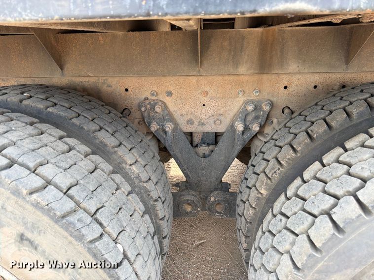 image for item MZ9716 2004 Kenworth T800 flatbed truck