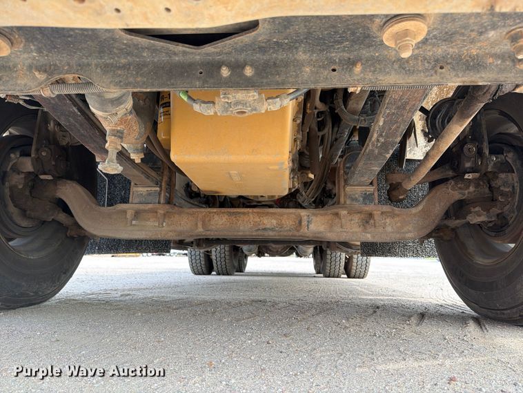 image for item MZ9716 2004 Kenworth T800 flatbed truck