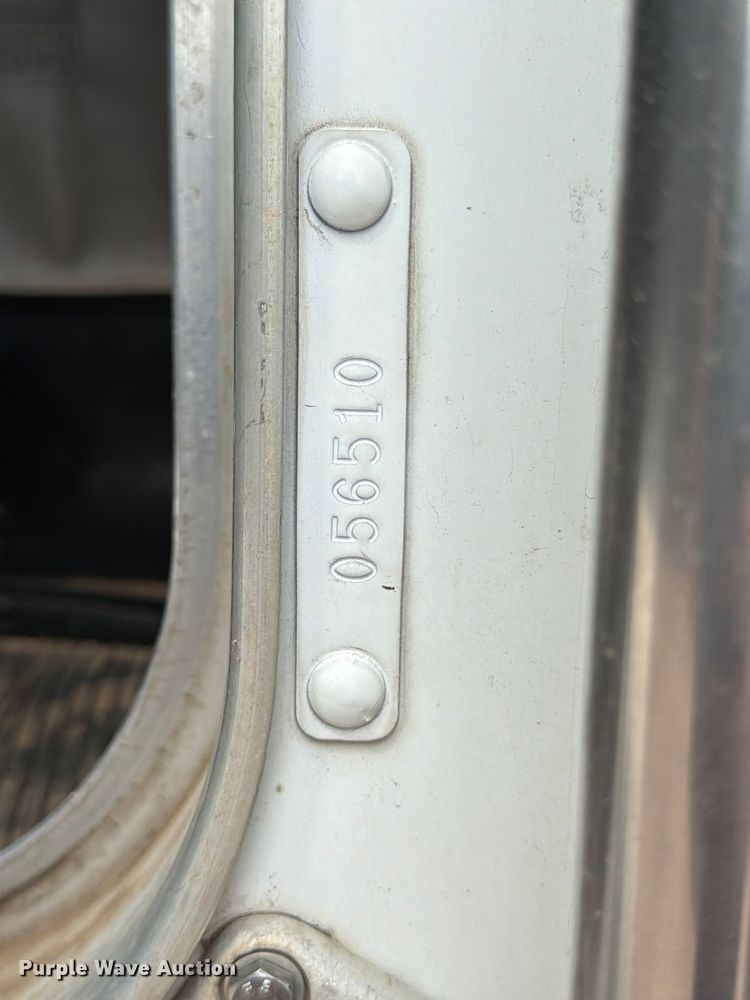 image for item MZ9716 2004 Kenworth T800 flatbed truck