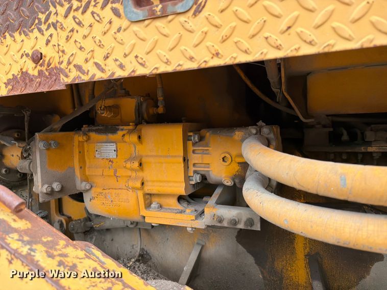 image for item MZ9726 1995 Blaw Knox PF-510 paver