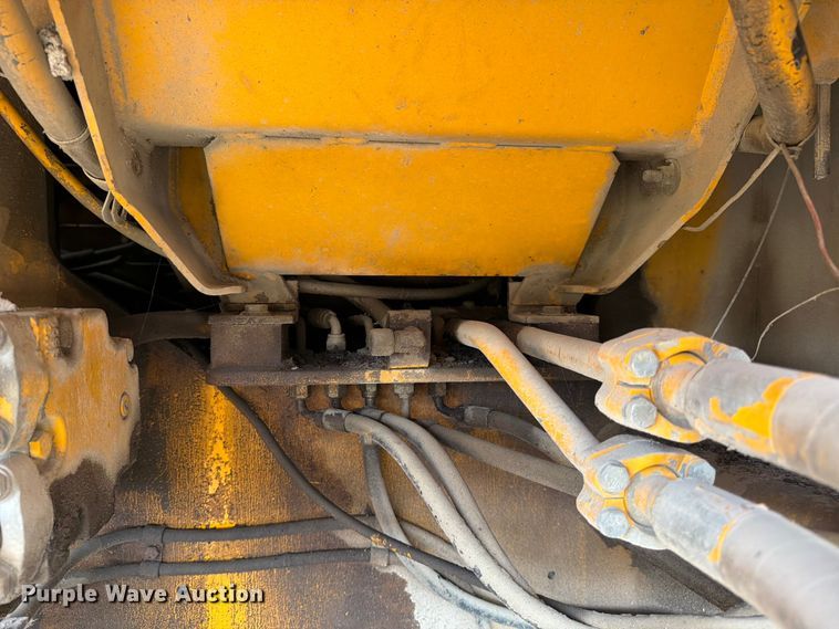 image for item MZ9726 1995 Blaw Knox PF-510 paver