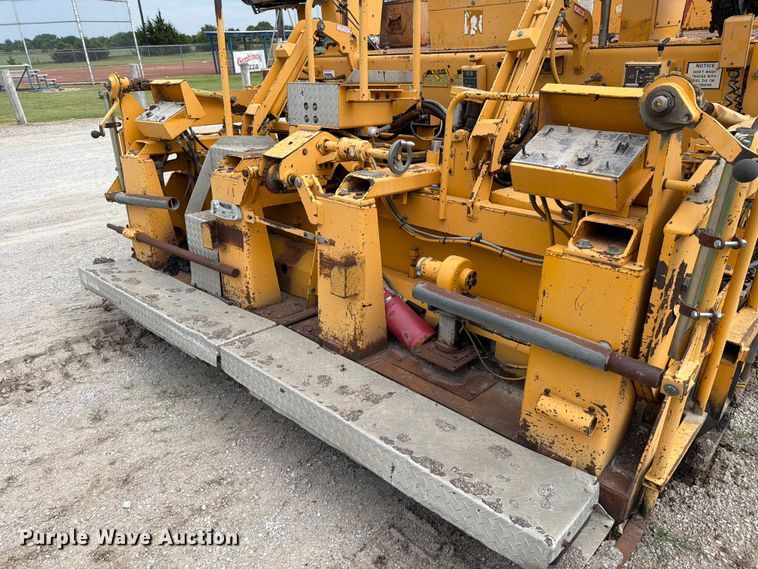 image for item MZ9726 1995 Blaw Knox PF-510 paver