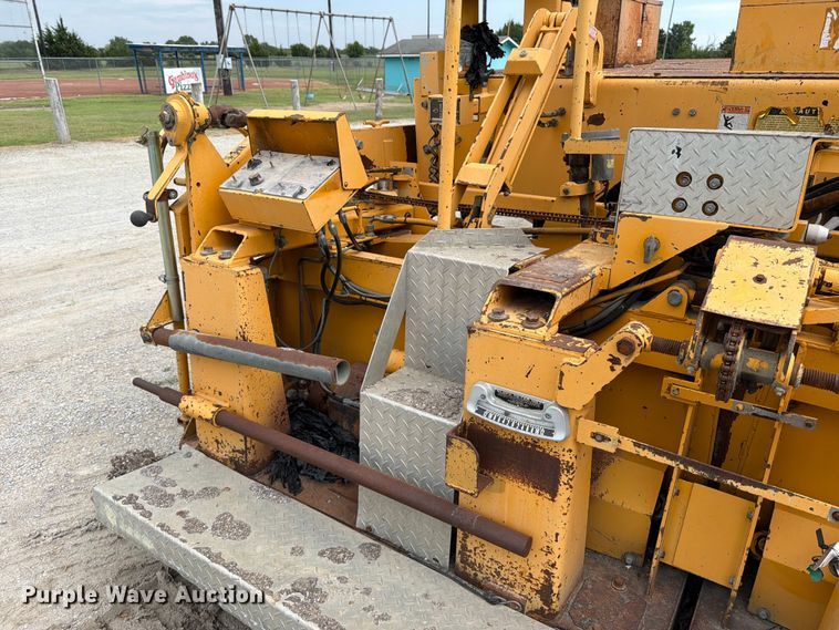 image for item MZ9726 1995 Blaw Knox PF-510 paver