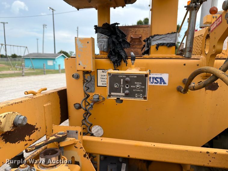 image for item MZ9726 1995 Blaw Knox PF-510 paver