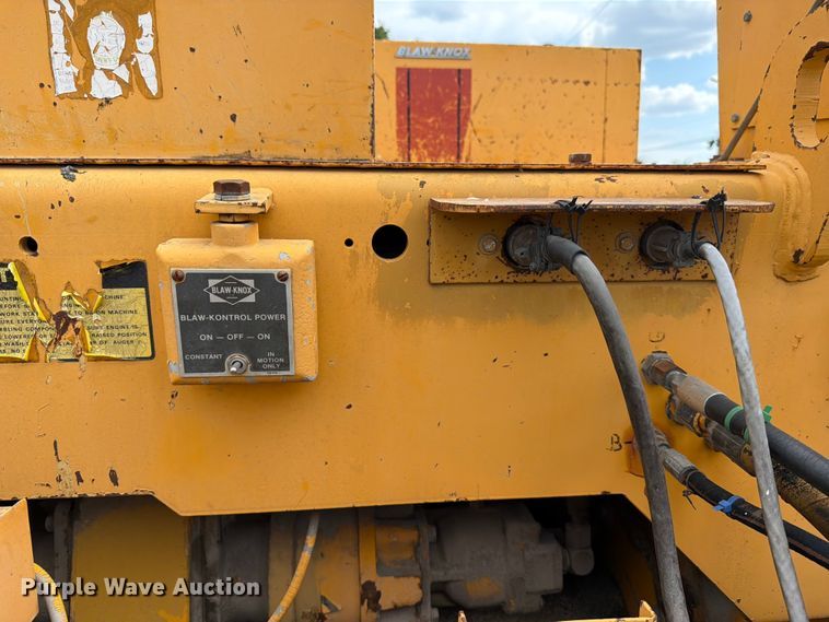 image for item MZ9726 1995 Blaw Knox PF-510 paver