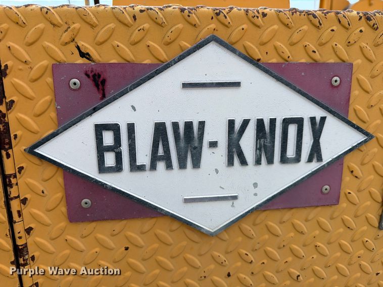 image for item MZ9726 1995 Blaw Knox PF-510 paver