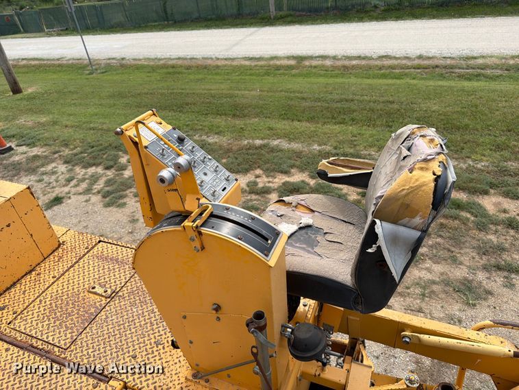 image for item MZ9726 1995 Blaw Knox PF-510 paver