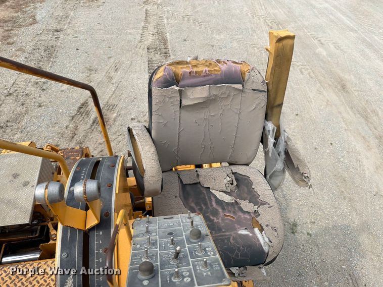 image for item MZ9726 1995 Blaw Knox PF-510 paver