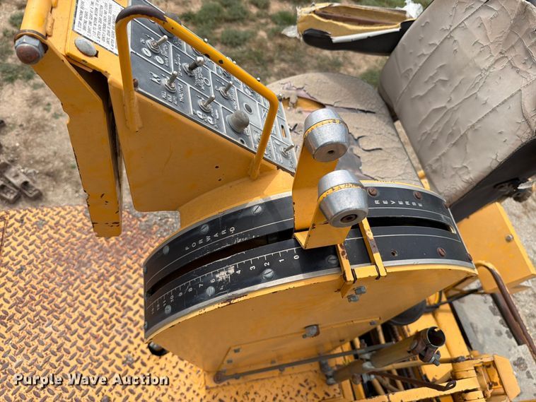 image for item MZ9726 1995 Blaw Knox PF-510 paver