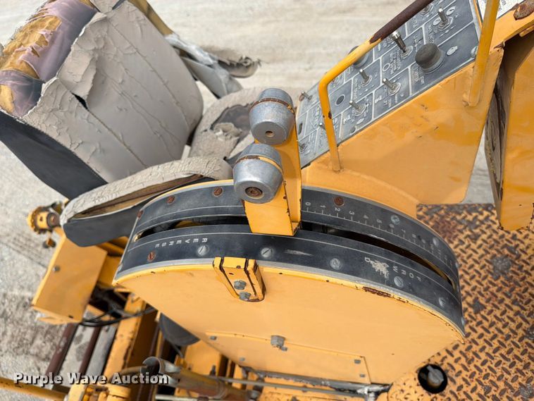 image for item MZ9726 1995 Blaw Knox PF-510 paver