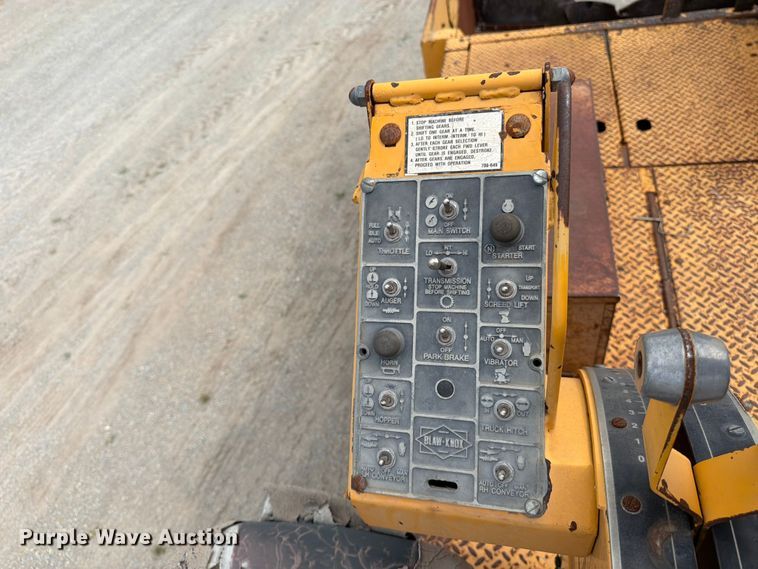 image for item MZ9726 1995 Blaw Knox PF-510 paver