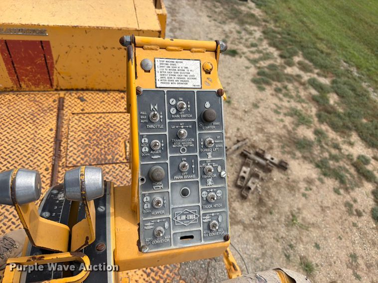 image for item MZ9726 1995 Blaw Knox PF-510 paver