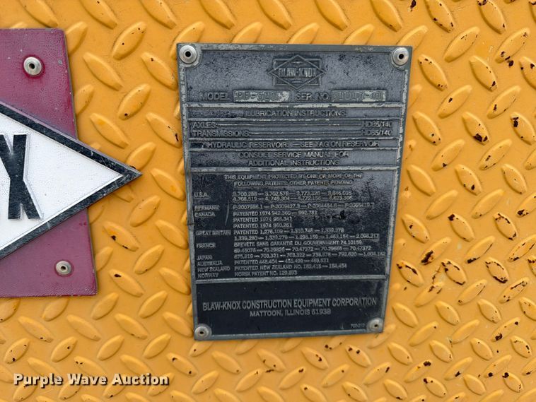image for item MZ9726 1995 Blaw Knox PF-510 paver
