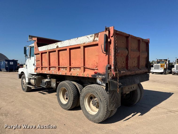 image for item NJ9253 1994 White GMC WG dump truck