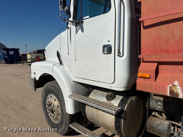 image for item NJ9253 1994 White GMC WG dump truck