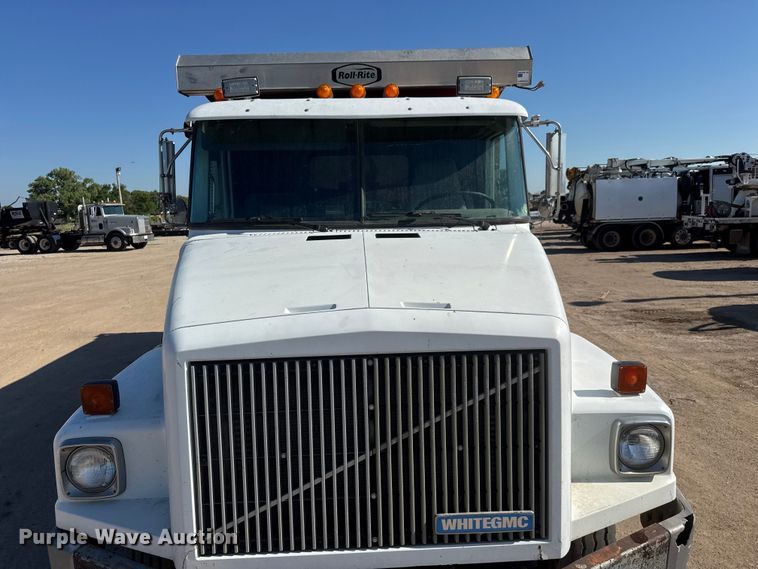 image for item NJ9253 1994 White GMC WG dump truck