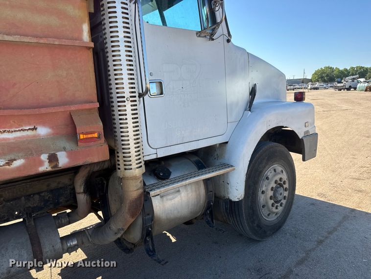 image for item NJ9253 1994 White GMC WG dump truck
