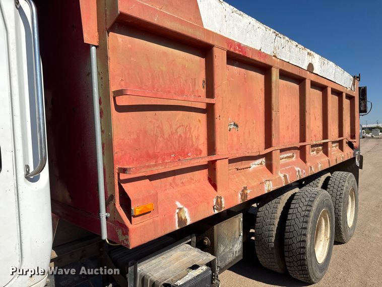 image for item NJ9253 1994 White GMC WG dump truck