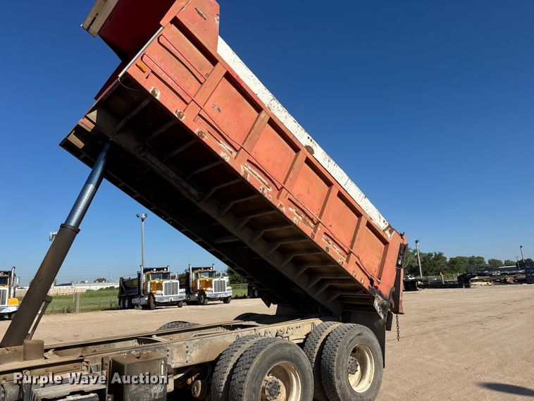 image for item NJ9253 1994 White GMC WG dump truck