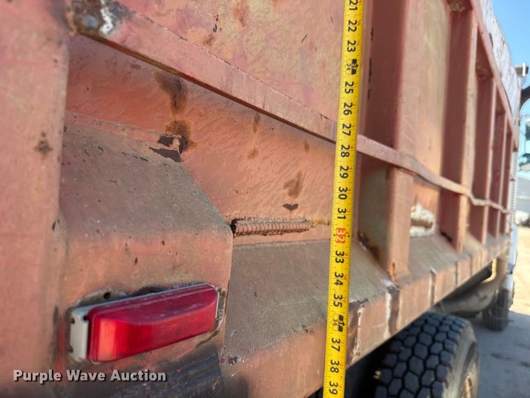 image for item NJ9253 1994 White GMC WG dump truck