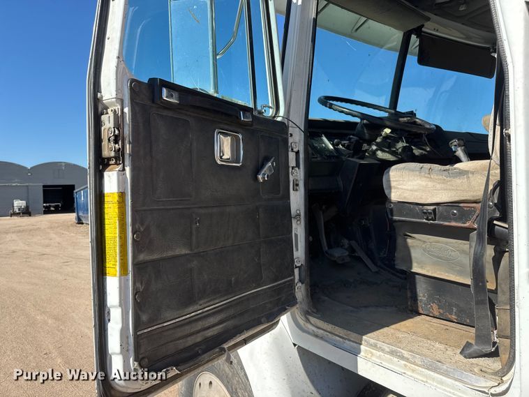 image for item NJ9253 1994 White GMC WG dump truck