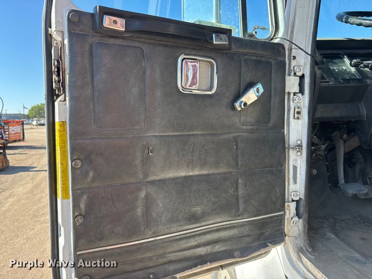 image for item NJ9253 1994 White GMC WG dump truck