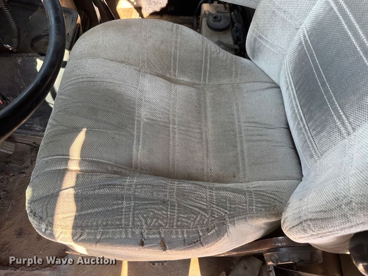 image for item NJ9253 1994 White GMC WG dump truck